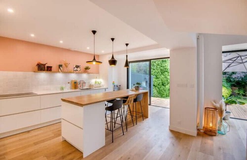Canclaux House | Inviting Family Retreat in Central Nantes with Great Amenities