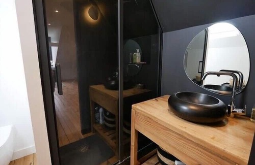 Canclaux House | Inviting Family Retreat in Central Nantes with Great Amenities