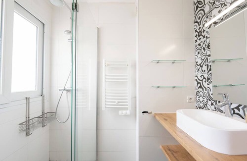 Le Bouscat Apartment | Stylish T3 Retreat Near Bordeaux with Family-Friendly Perks