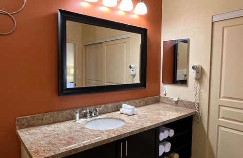 Spring Valley Resort | Elegant One-Bedroom Unit with Hot Tub and Breakfast Included