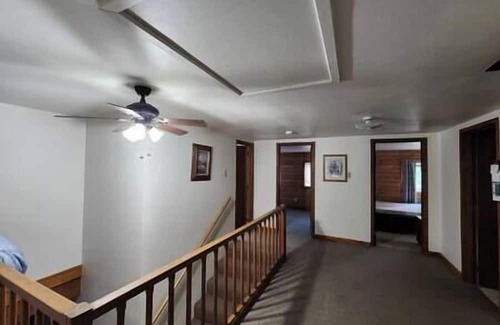 Kenny Lake House | Inviting Spruce House: 8 Bedroom Log Home with Breakfast