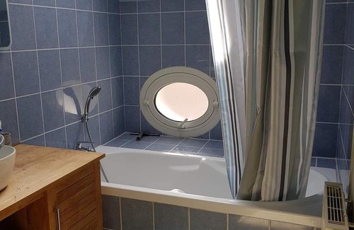 Poitiers House | Comfortable Maison à Poitiers with Spa and Hot Tub