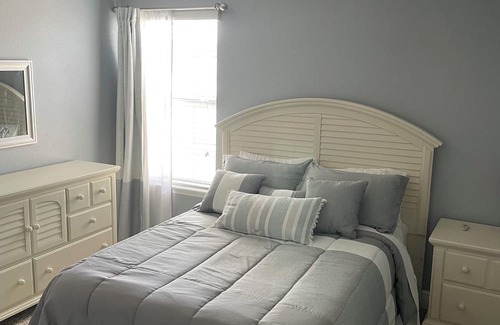 Sanford House | Spacious & Pet Friendly Retreat Near SFB Airport - 10/10 Rated