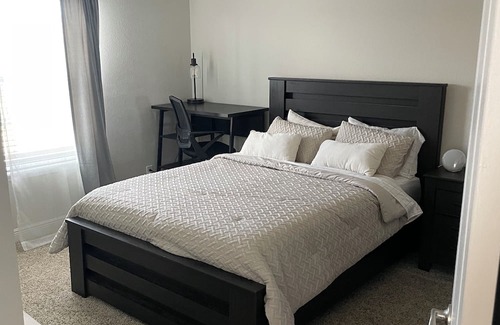 Sanford House | Spacious & Pet Friendly Retreat Near SFB Airport - 10/10 Rated