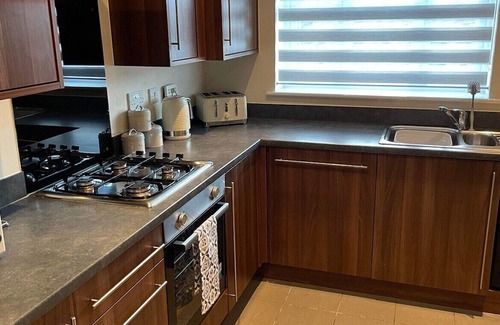 Ewloe House | Hawarden: Corporate-Friendly Semi-Detached Getaway
