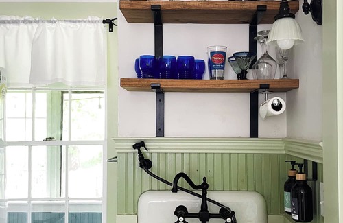 Hull Cottage | Quaint New England Cottage – Steps from the Beach!