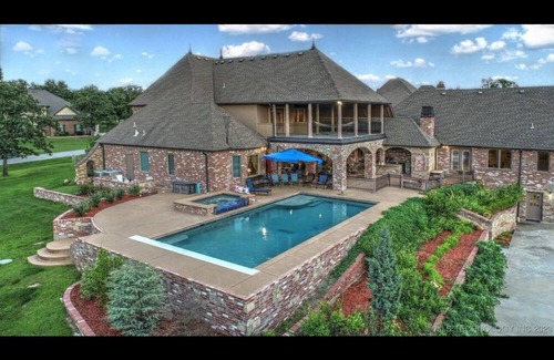 Sperry House | Relaxing Lake View Retreat with Pool for Families