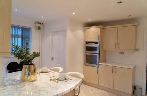 Solihull House | Spacious Solihull Home near NEC and Birmingham Airport