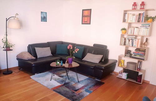 Untere Au Apartment | City Vibes & Riverside Retreat: A Unique Central Munich Stay