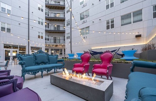 Downtown Lincoln Apartment | Urban Studio Retreat with Shared Terrace & Spa Amenities