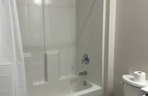 Downtown Lincoln Apartment | Urban Studio Retreat with Shared Terrace & Spa Amenities