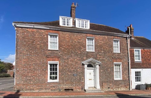 Icklesham House | Explore Periteau House - Family & Pet-Friendly Retreat