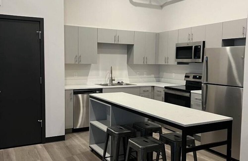 Downtown Lincoln Condo | Relaxing 4BR Condo with City Views & Spa Amenities