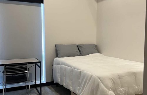 Downtown Lincoln Condo | Inviting 3BR Condo with City View & Spa Amenities