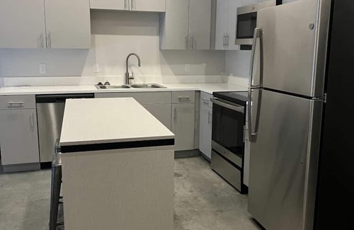 Downtown Lincoln Condo | Inviting 3BR Condo with City View & Spa Amenities