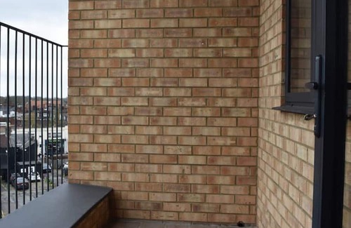 Brentwood Condo | Cozy Two-Bedroom Retreat with Balcony in Brentwood