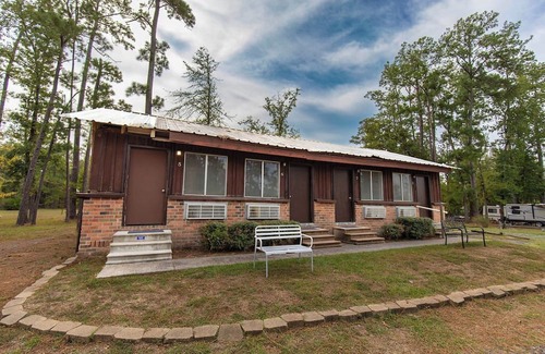 Dry Creek Cabin | Relaxing Cabin Retreat at Bundick Lake with Pool & Spa