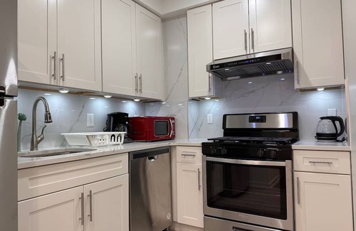 Flushing Chinatown Apartment | Modern 1BR Retreat with Wi-Fi & Child-Friendly Amenities