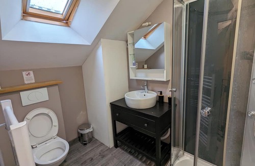 Benais House | Tranquil Gite Indépendant: Spa, Restaurant & Family Amenities