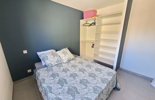 Le Cailar House | Family-Friendly Retreat with Pool and Kitchen Amenities