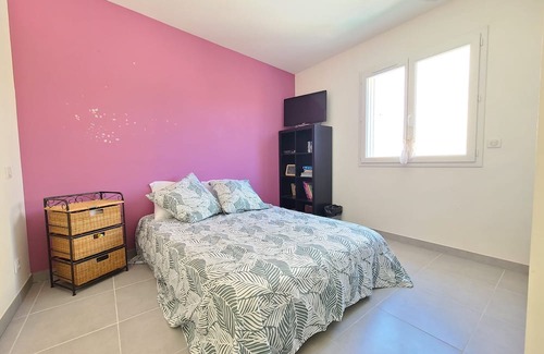 Le Cailar House | Family-Friendly Retreat with Pool and Kitchen Amenities