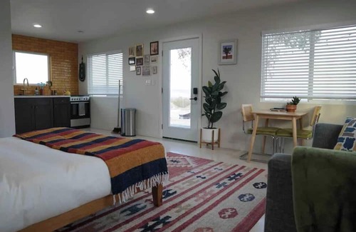 Twentynine Palms House | Stargazing Tiny Home with Hot Tub and Ocean View