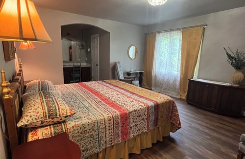 Cedar Rock House | Tranquil Retreat in Golf Community Near Top Attractions