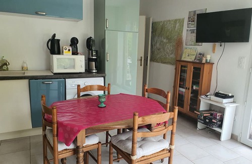 Saint-Martin-de-Castillon House | Idyllic Retreat at Holiday Home 'Hanna En Luberon' with Pool