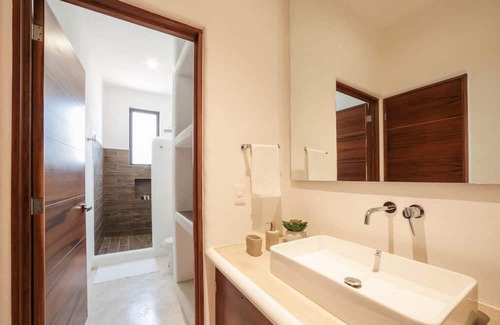 Buenavista House | Casa Jero: Explore with Free Kayaks and Private Pier Access