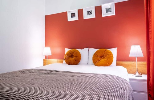 Tophane Apartment | Central Beyoglu Flat with Kitchen & Family-Friendly Amenities