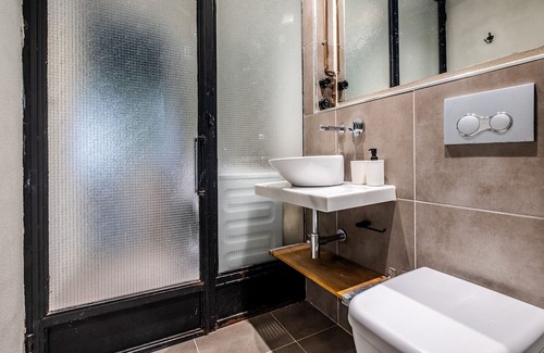 Tophane Apartment | Central Beyoglu Flat with Kitchen & Family-Friendly Amenities