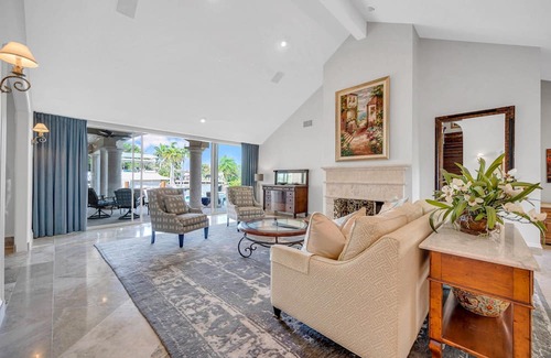 Harbor Beach House | Charming Mediterranean Villa with Heated Pool in Venice