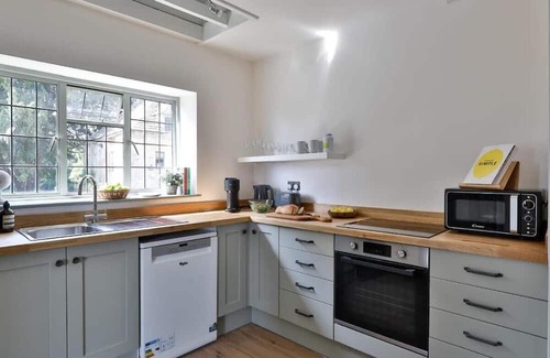 Beverston Condo | Serene 1 Bed/1 Bath Retreat at Beverston Castle