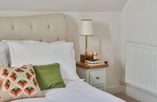 Beverston Condo | Serene 1 Bed/1 Bath Retreat at Beverston Castle