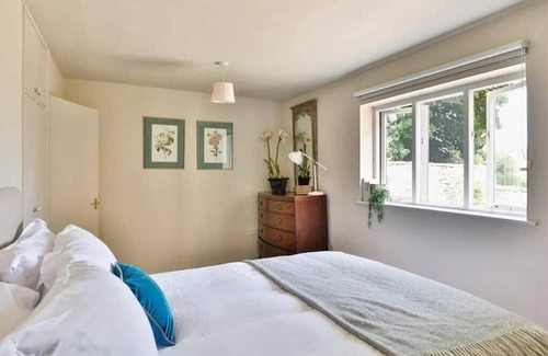 Beverston House | Cozy 2 Bed/1 Bath Bungalow Near Beverston Castle