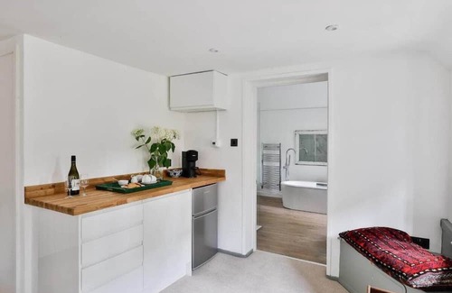 Beverston Cottage | Inviting Beverston Castle Cottage: Pet-Friendly Retreat