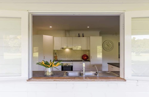 Oak Beach House | Escape to Oak Beach Donkey Inn with Oceanfront Views