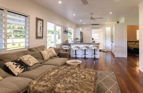 Oak Beach House | Escape to Oak Beach Donkey Inn with Oceanfront Views