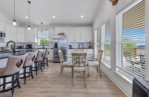 Hackberry House | Experience Coco Cabana: Family-Friendly with Breakfast Included