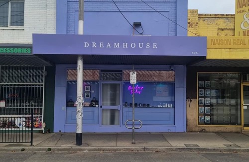Northcote House | Discover Dreamhouse: Pet-Friendly Stay with Breakfast Included