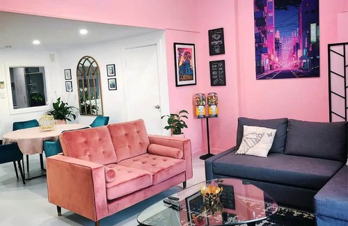 Northcote House | Discover Dreamhouse: Pet-Friendly Stay with Breakfast Included