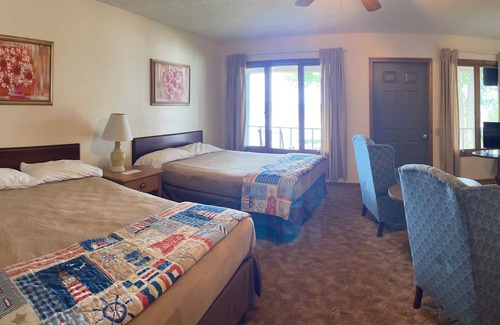 Golconda House | Relax and Enjoy Scenic Views with Pet-Friendly Amenities