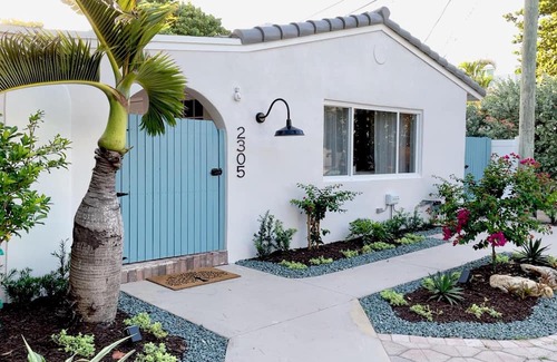 Lauderdale Beach House | Beachside Cottages with Pool, Hot Tub & Pet-Friendly Options