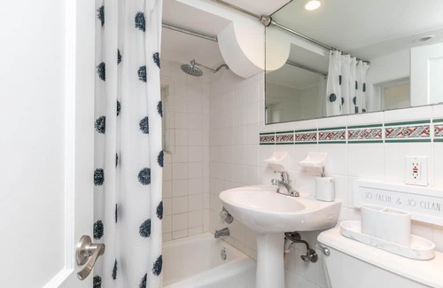 Lauderdale Beach House | Beachside Cottages with Pool, Hot Tub & Pet-Friendly Options