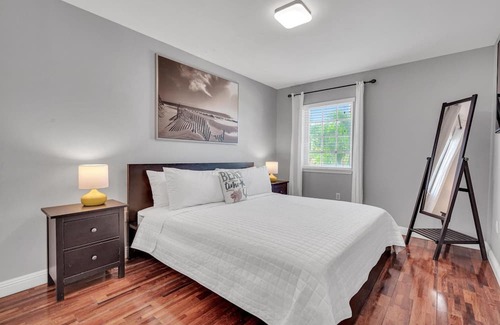 Birch Park Finger Streets House | Cozy Retreat Steps From the Beach with Heated Pool