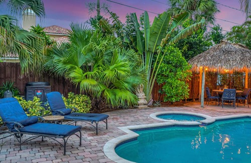 Birch Park Finger Streets House | Cozy Retreat Steps From the Beach with Heated Pool