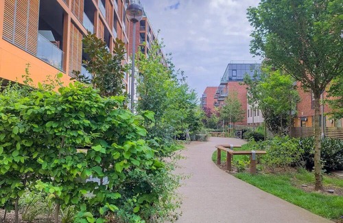 Bromley South Apartment | Discover Pass the Keys: Urban Retreat by DLR & Canal