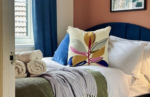 Gravesend House | Stylish Kent House with Wi-Fi, Parking & Family-Friendly Perks