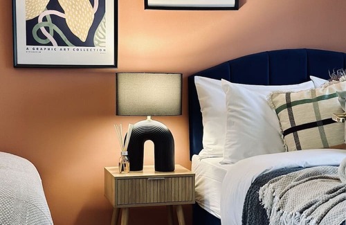 Gravesend House | Stylish Kent House with Wi-Fi, Parking & Family-Friendly Perks