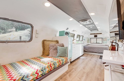 Kaweah Apartment | Unique Retro Airstream with Hot Tub Near Sequoia NP